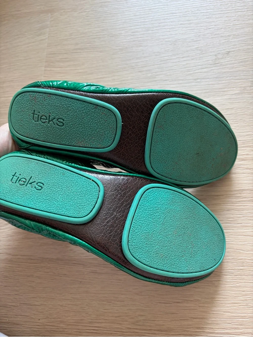 Tieks Emerald Green Patent Leather Flats Womens Size 6.5